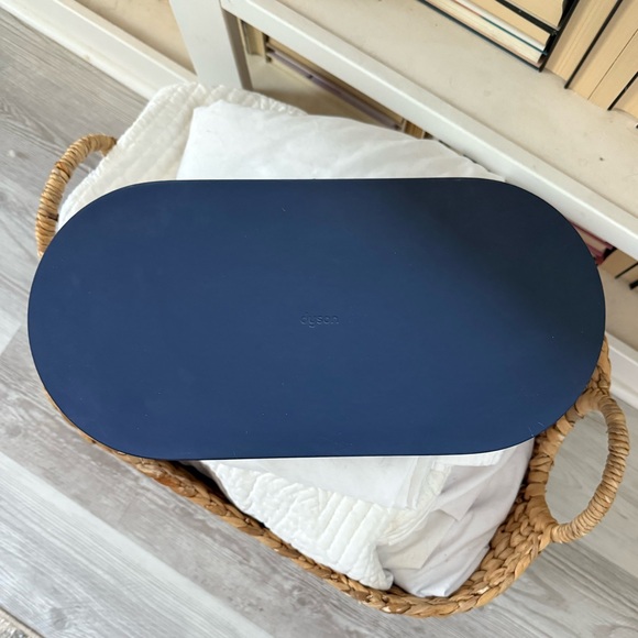 BRAND NEW Dyson Airwrap (Complete/Long Nickel & Copper) BONUS WIDE
TOOTH COMB - Picture 6 of 8